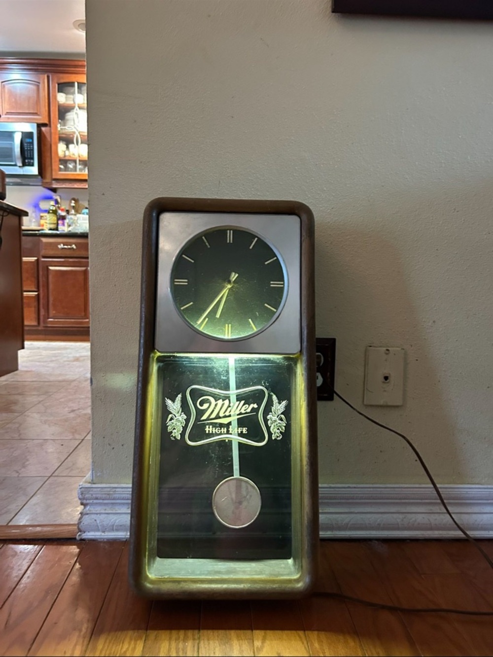 Vintage‎ Clock Miller Beer Lite High Life Faux Wood Grain Frame Pendulum 1983